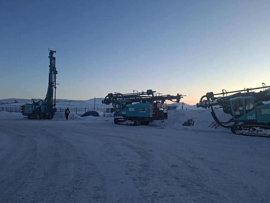 Три буровые Hyundai D800 теперь с КУБ